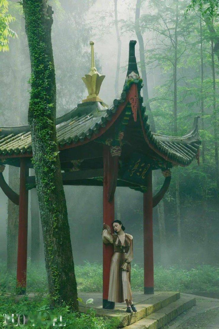 门店开进免税渠道，花西子加速向上出海